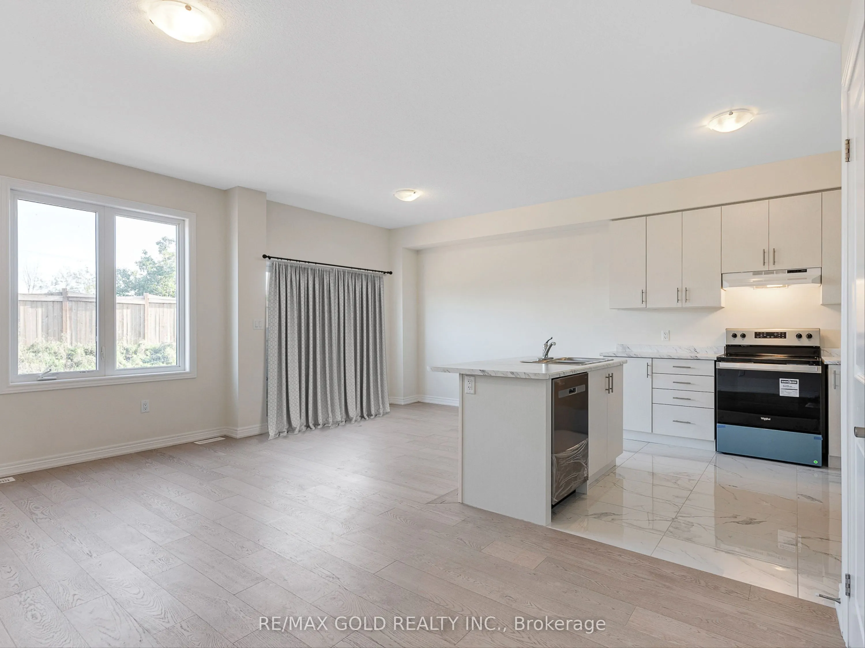 93 PINOT Crescent