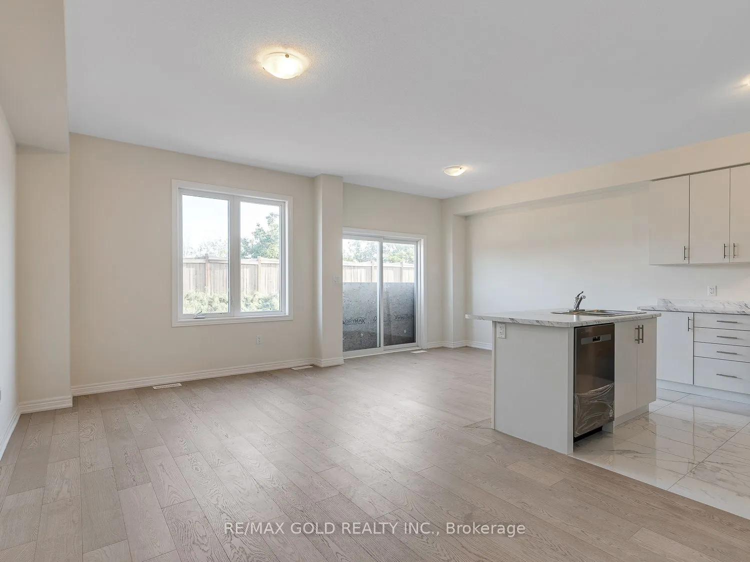 93 PINOT Crescent