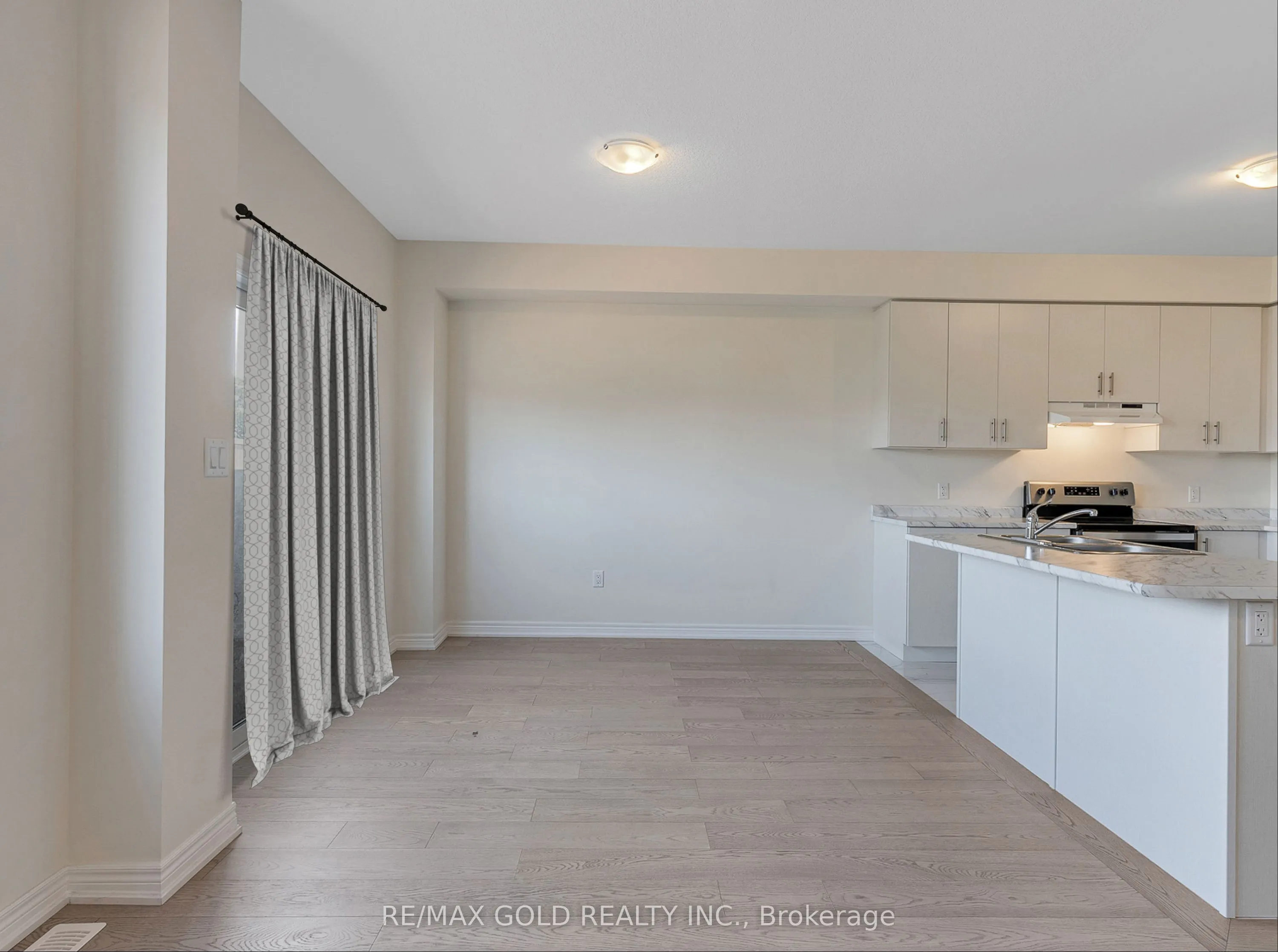 93 PINOT Crescent