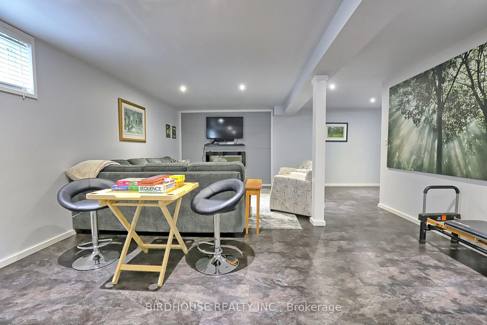21 ELLIS Crescent