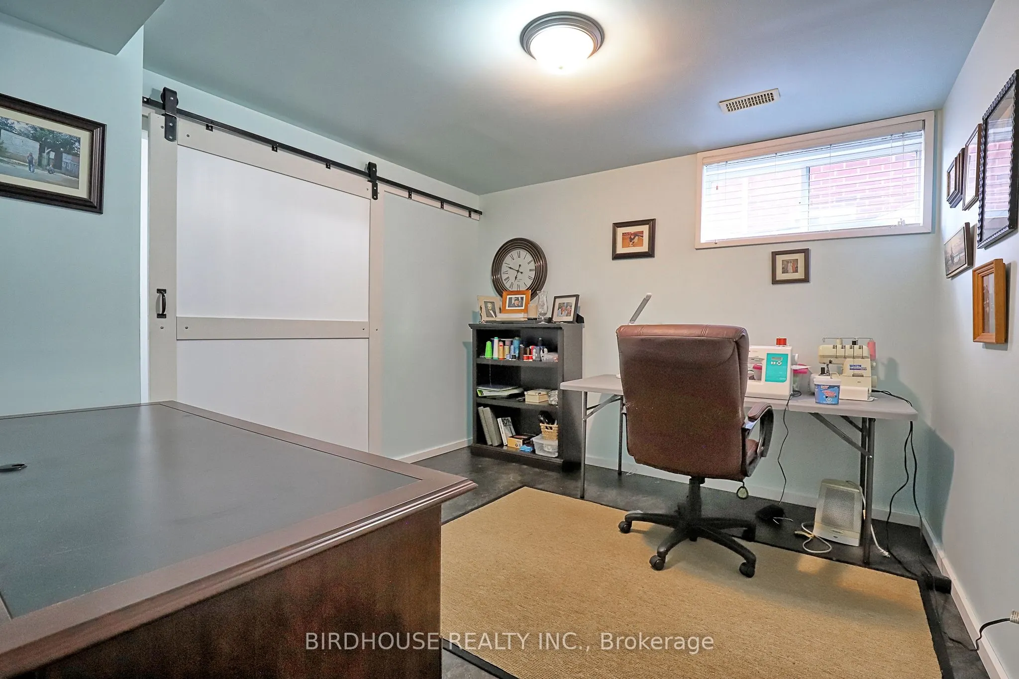 21 ELLIS Crescent