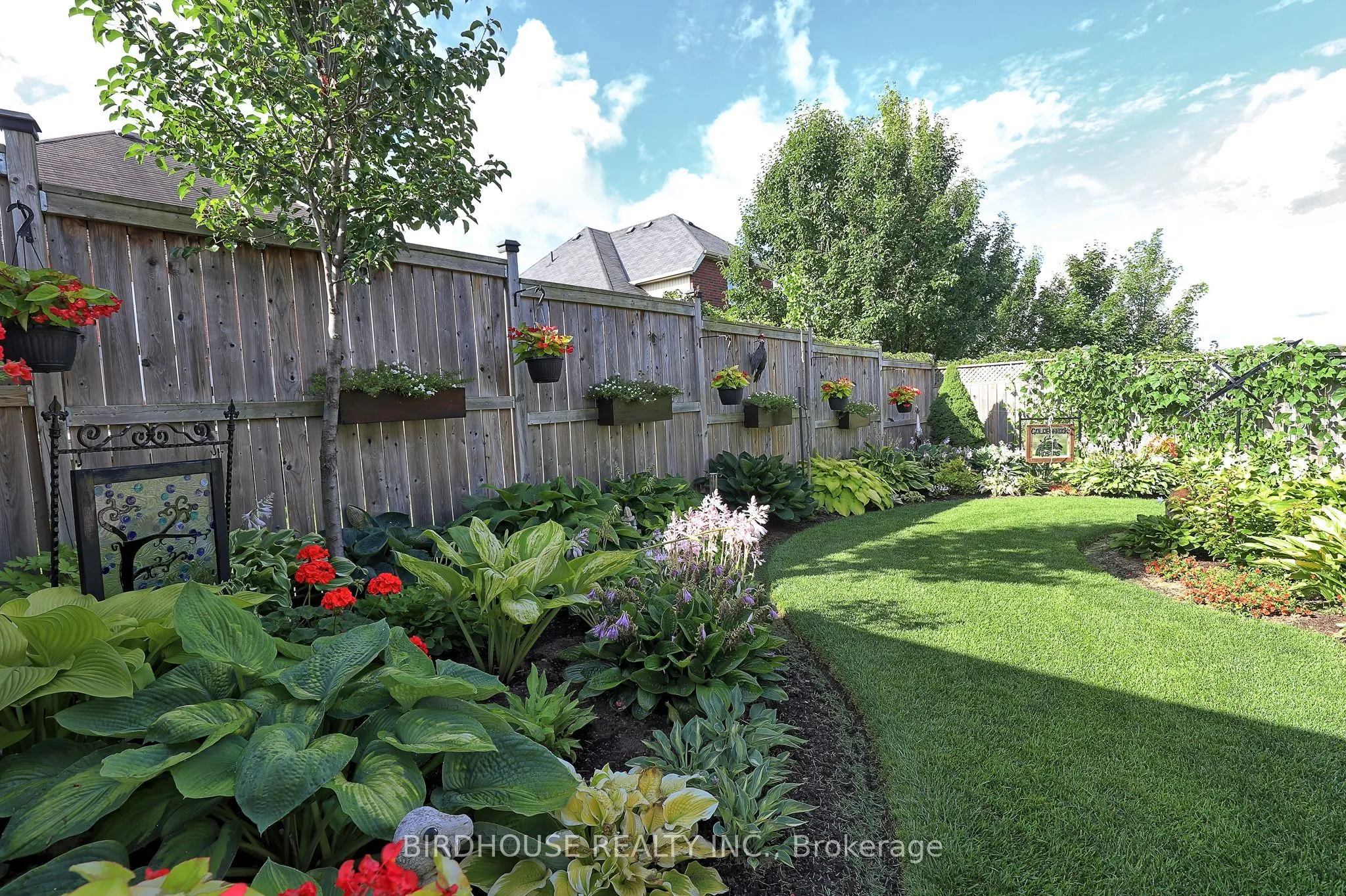21 ELLIS Crescent
