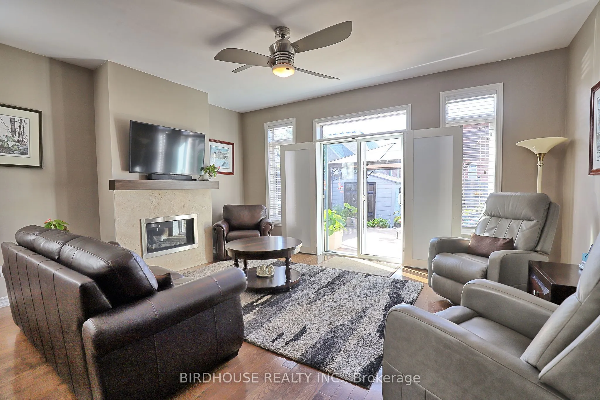 21 ELLIS Crescent