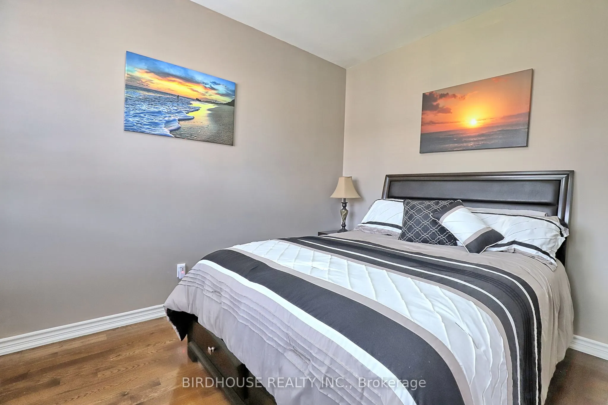 21 ELLIS Crescent