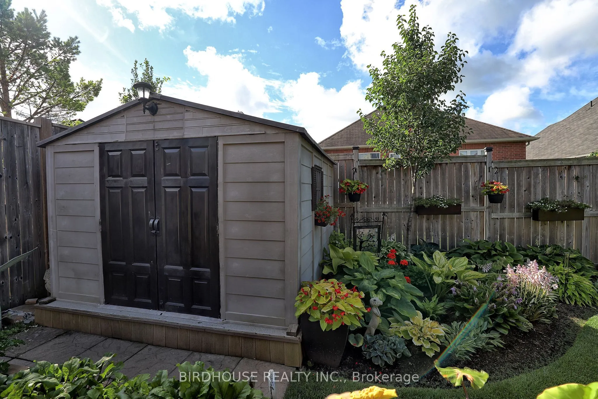 21 ELLIS Crescent