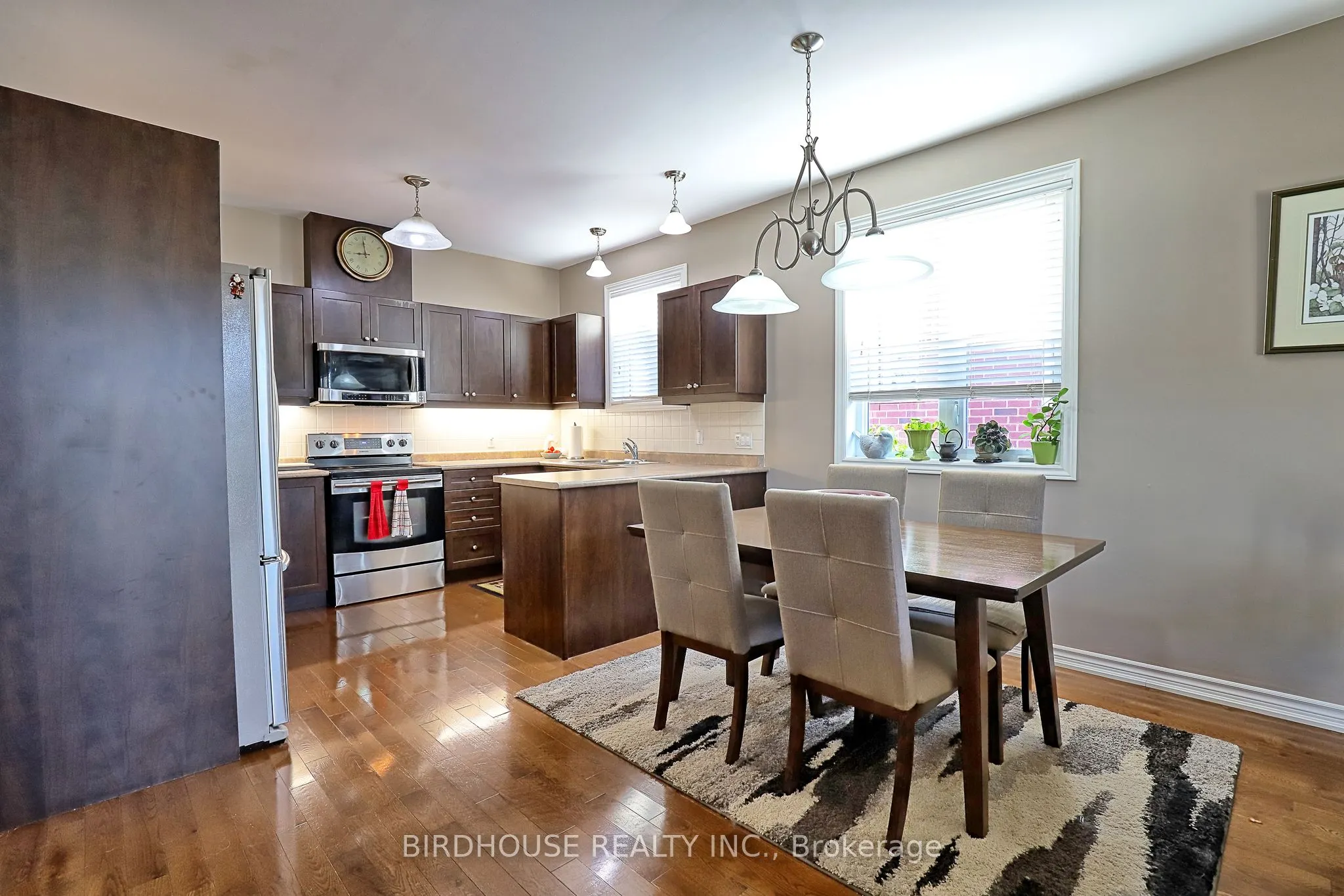 21 ELLIS Crescent