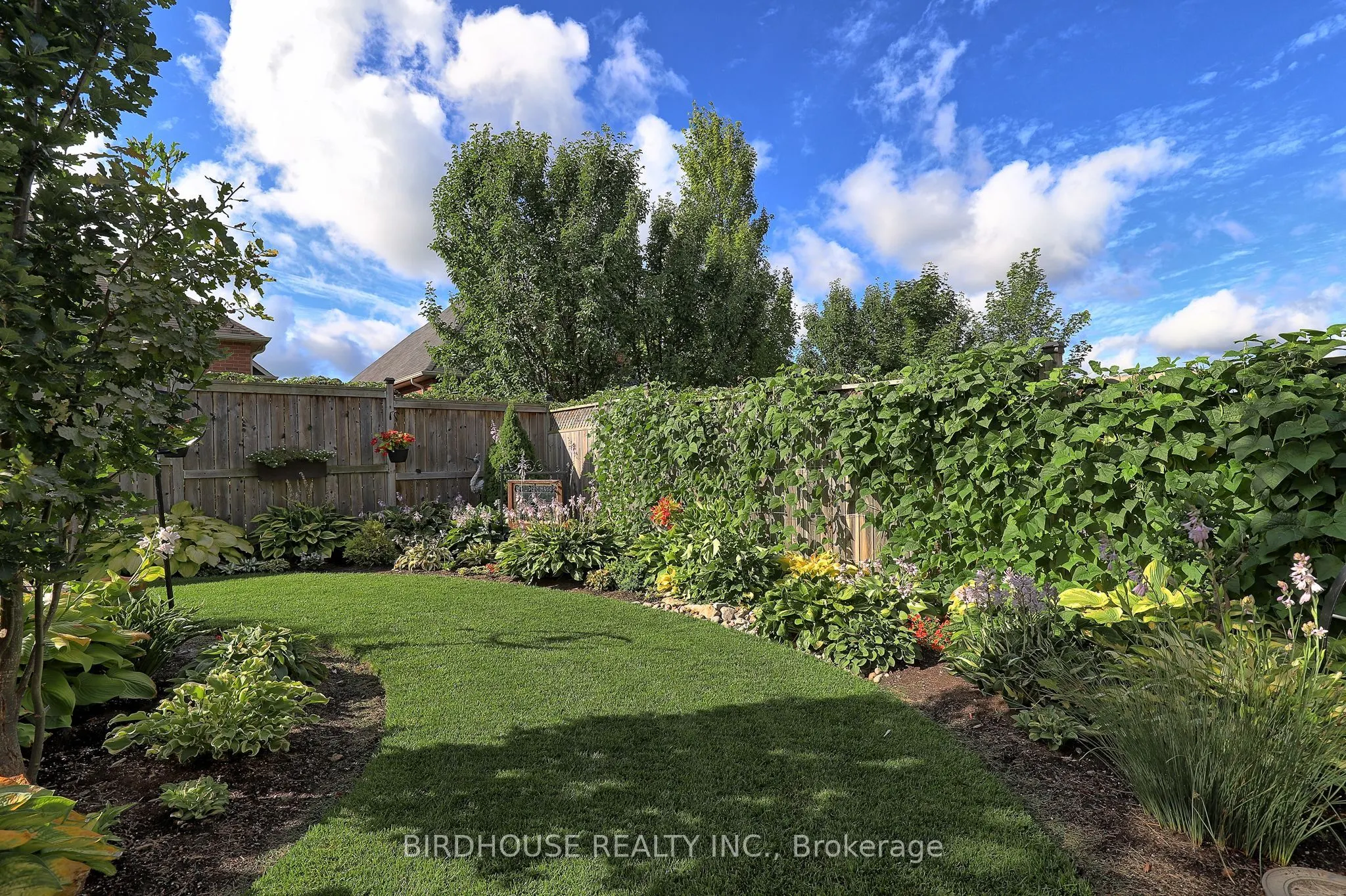 21 ELLIS Crescent