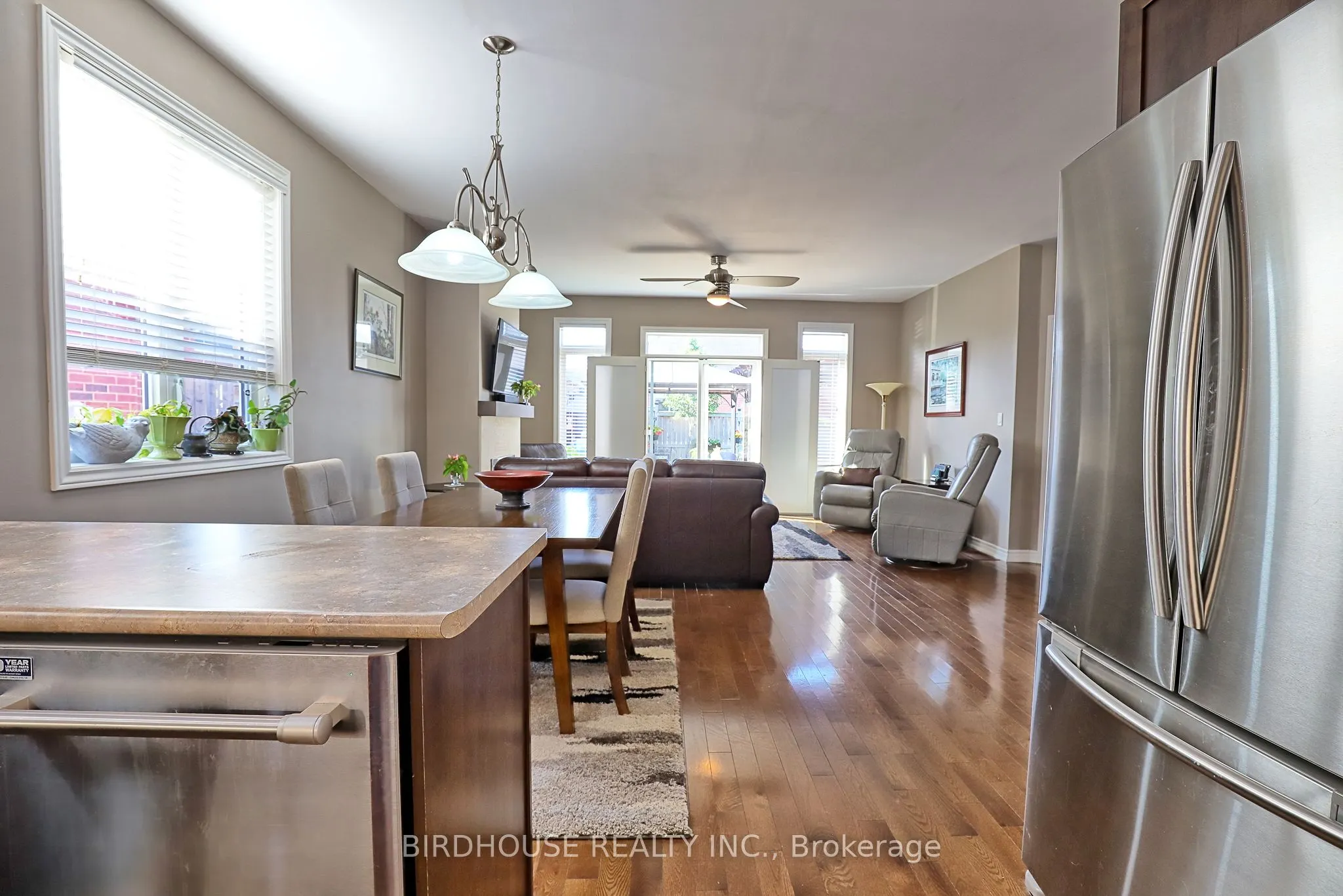 21 ELLIS Crescent