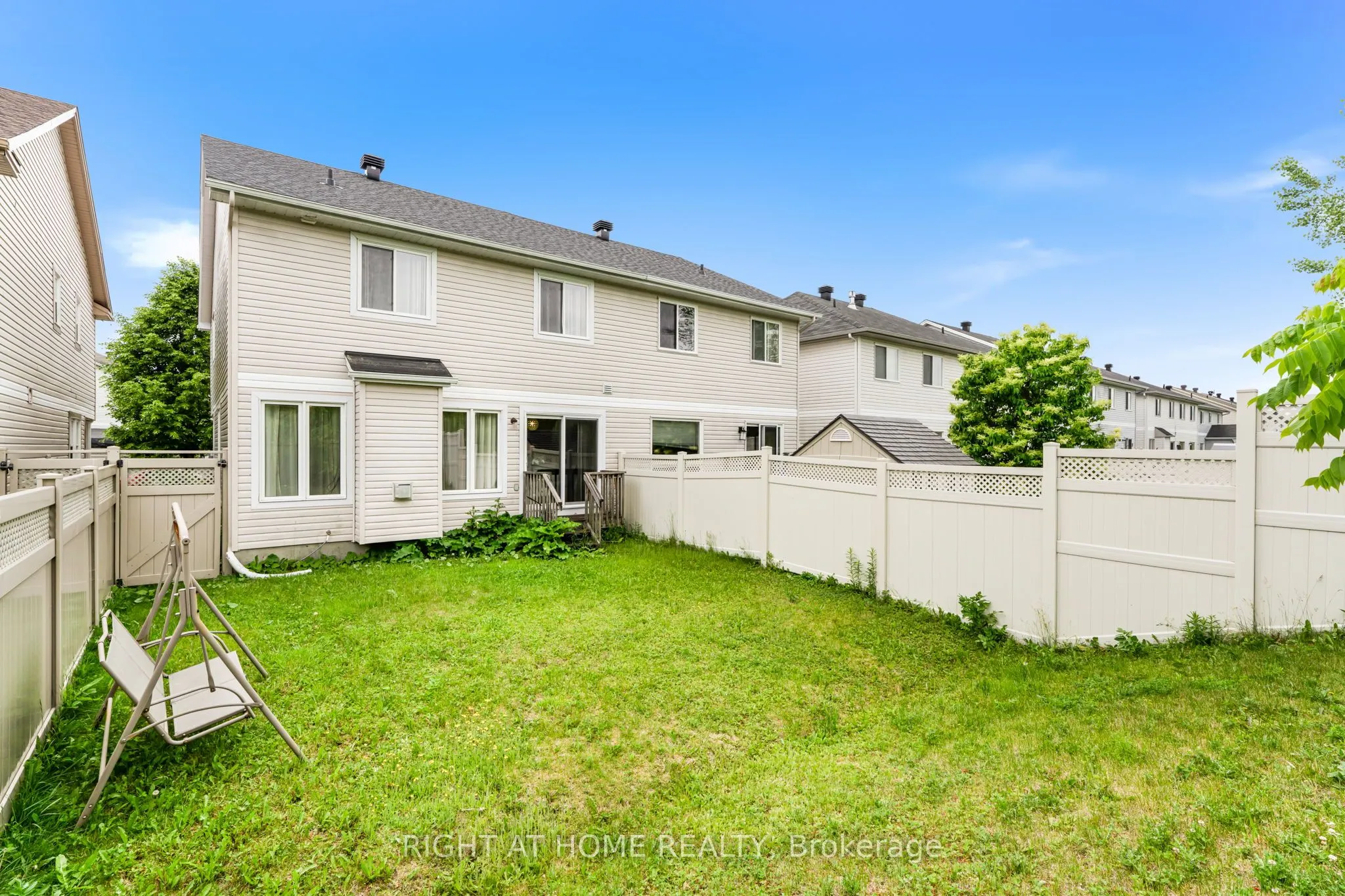 2383 Glandriel Crescent