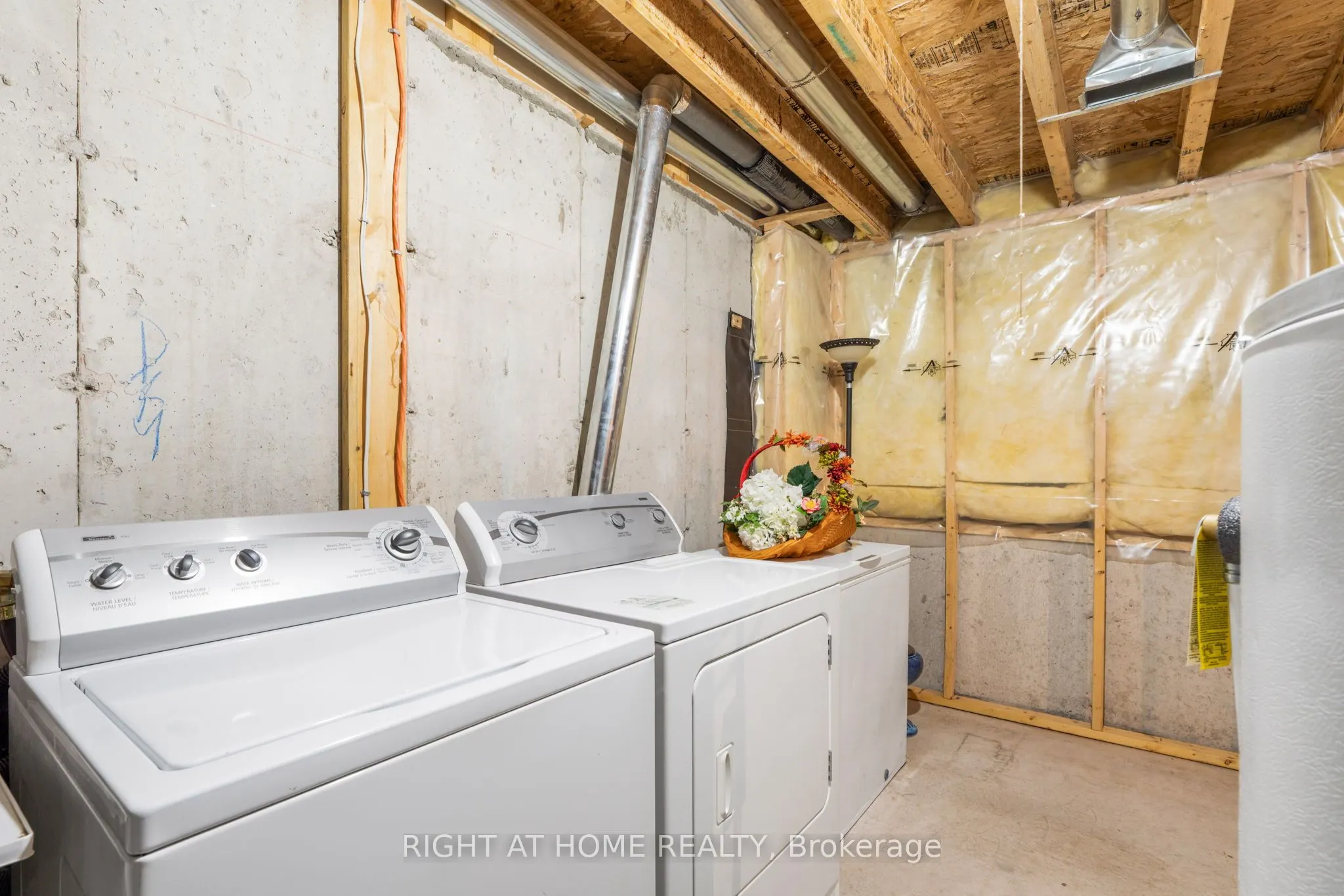 2383 Glandriel Crescent