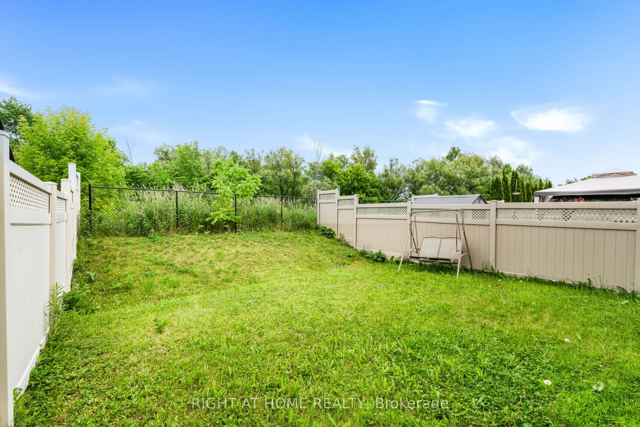 2383 Glandriel Crescent
