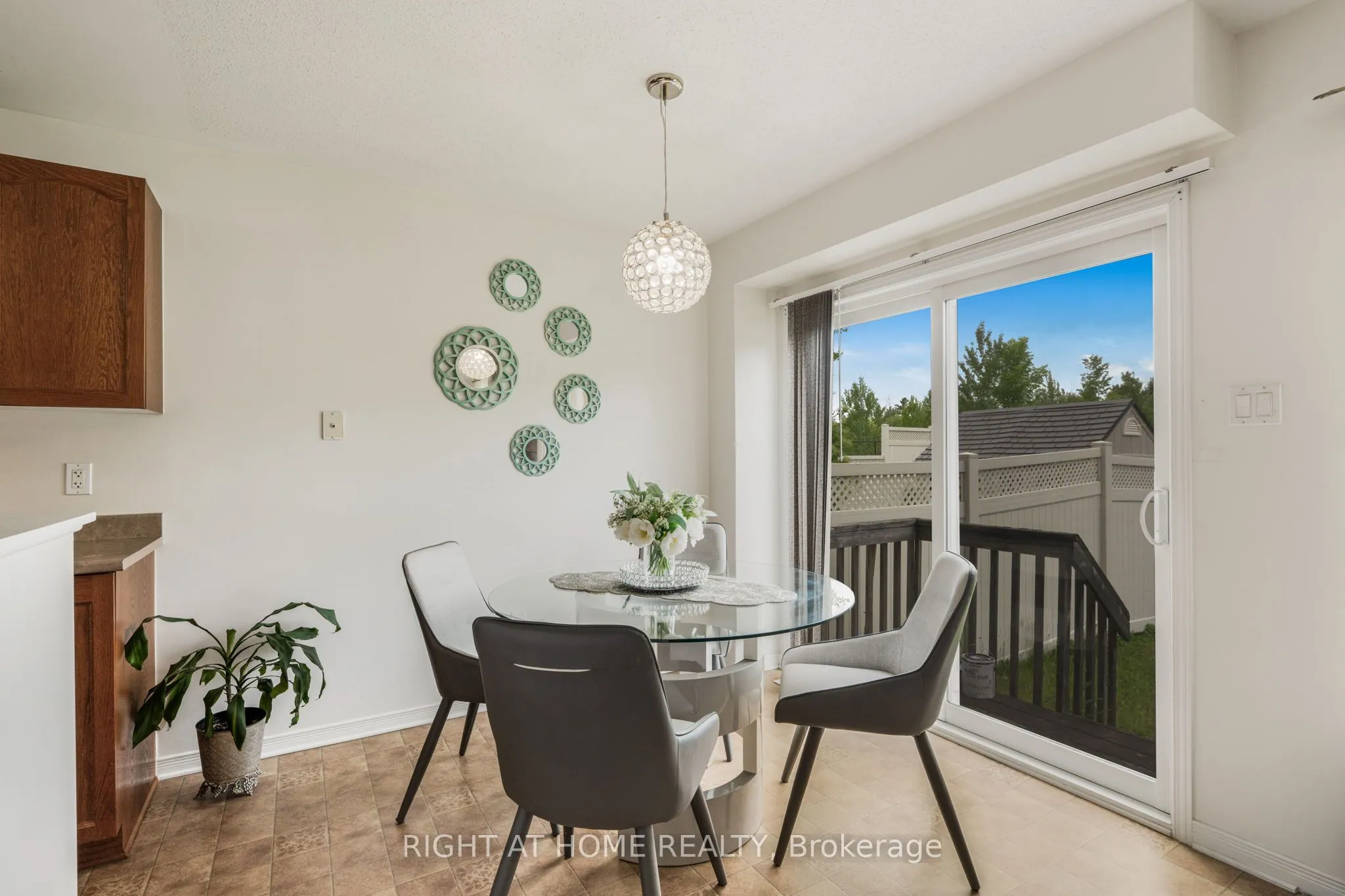 2383 Glandriel Crescent