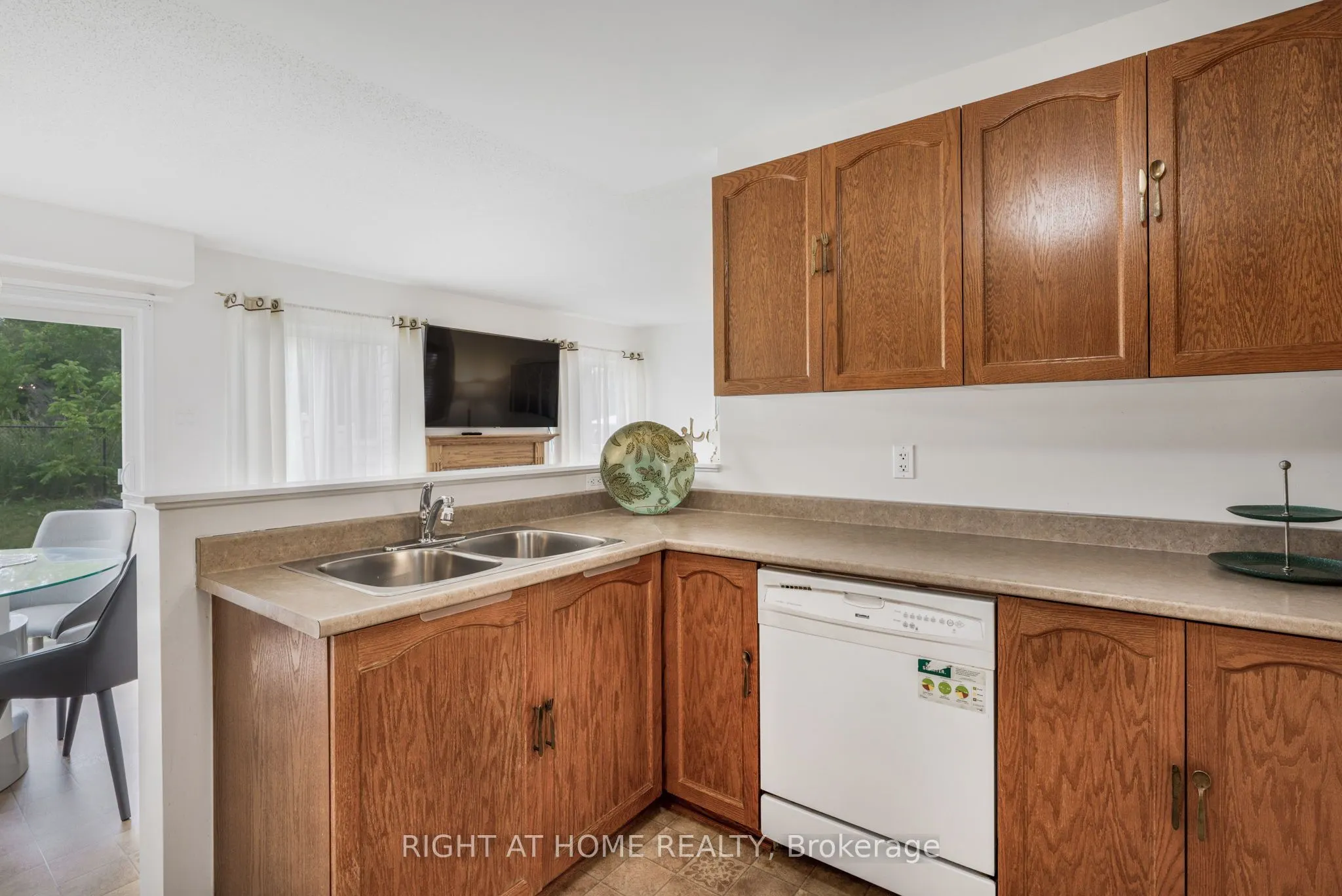 2383 Glandriel Crescent
