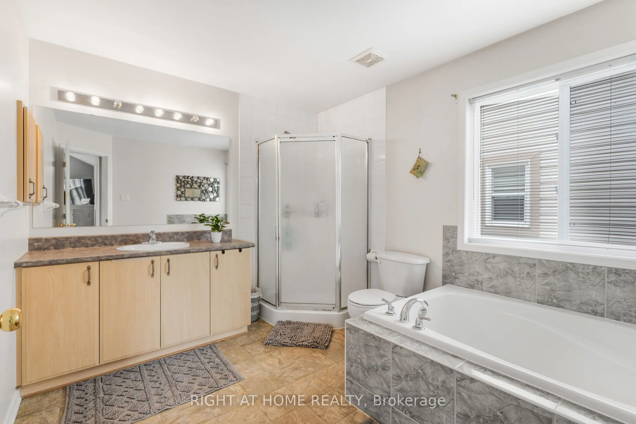 2383 Glandriel Crescent