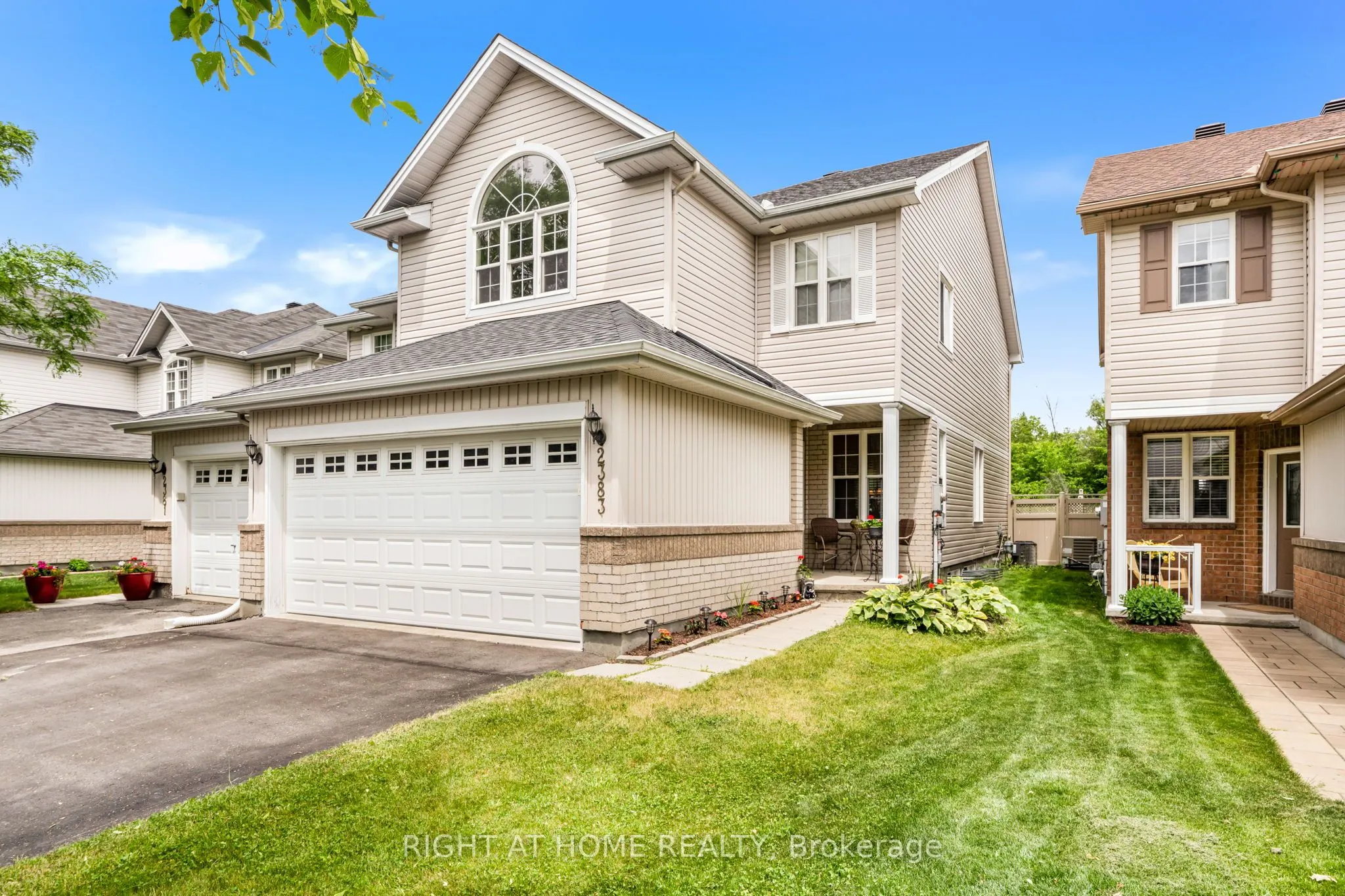 2383 Glandriel Crescent