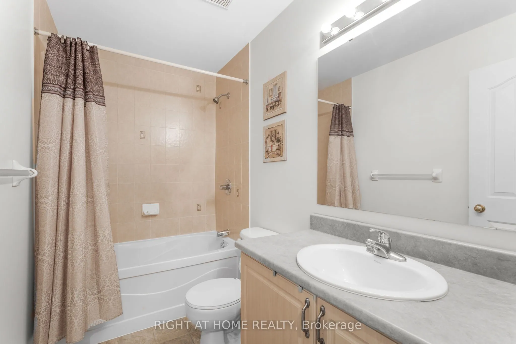 2383 Glandriel Crescent