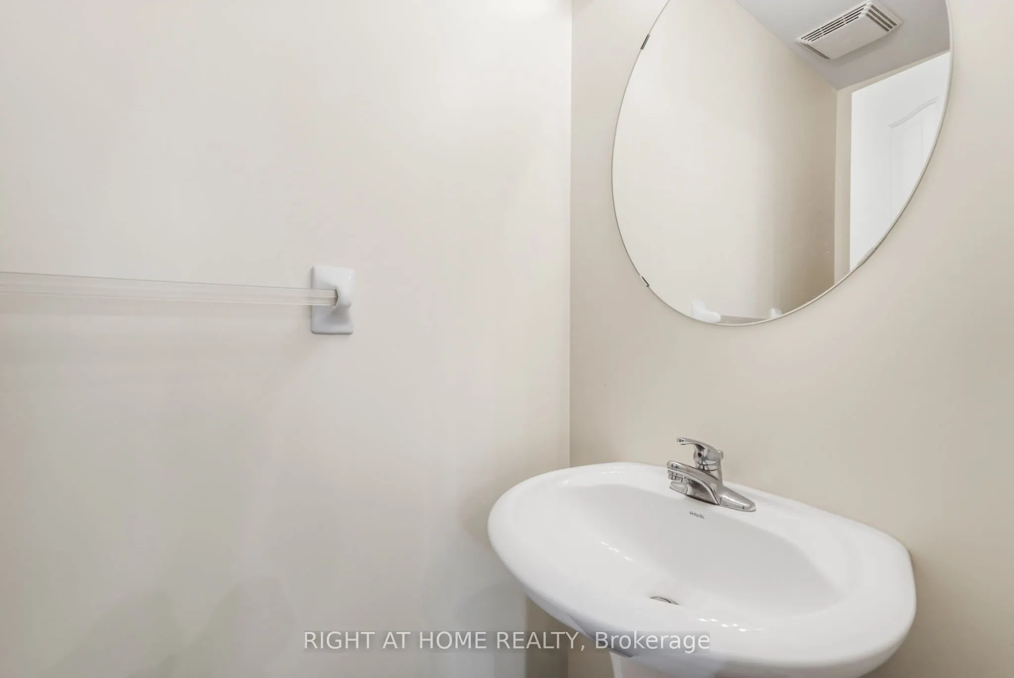 2383 Glandriel Crescent