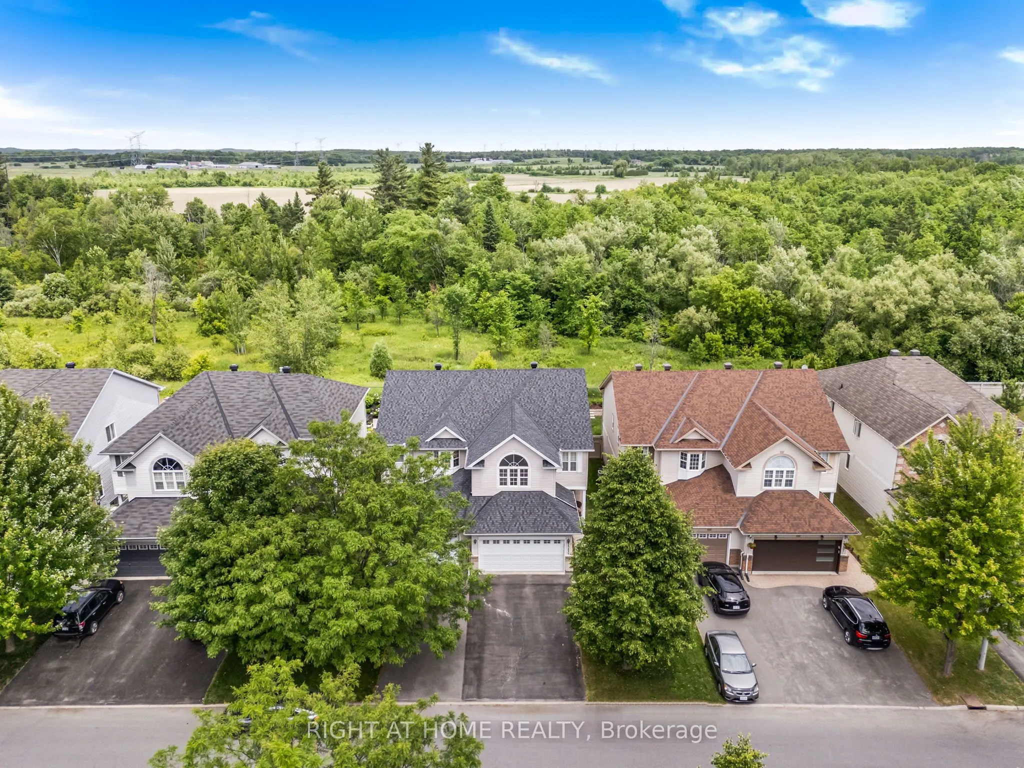 2383 Glandriel Crescent