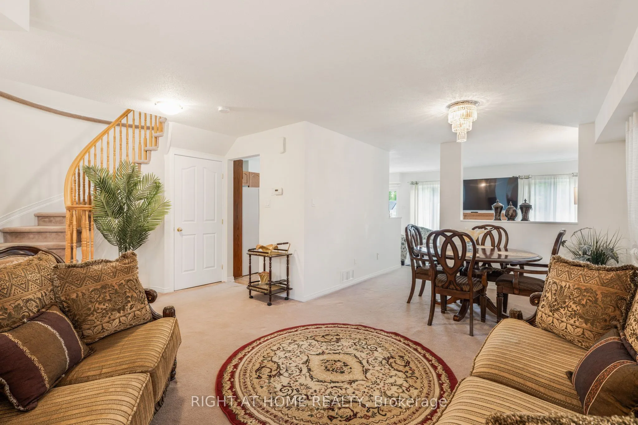 2383 Glandriel Crescent