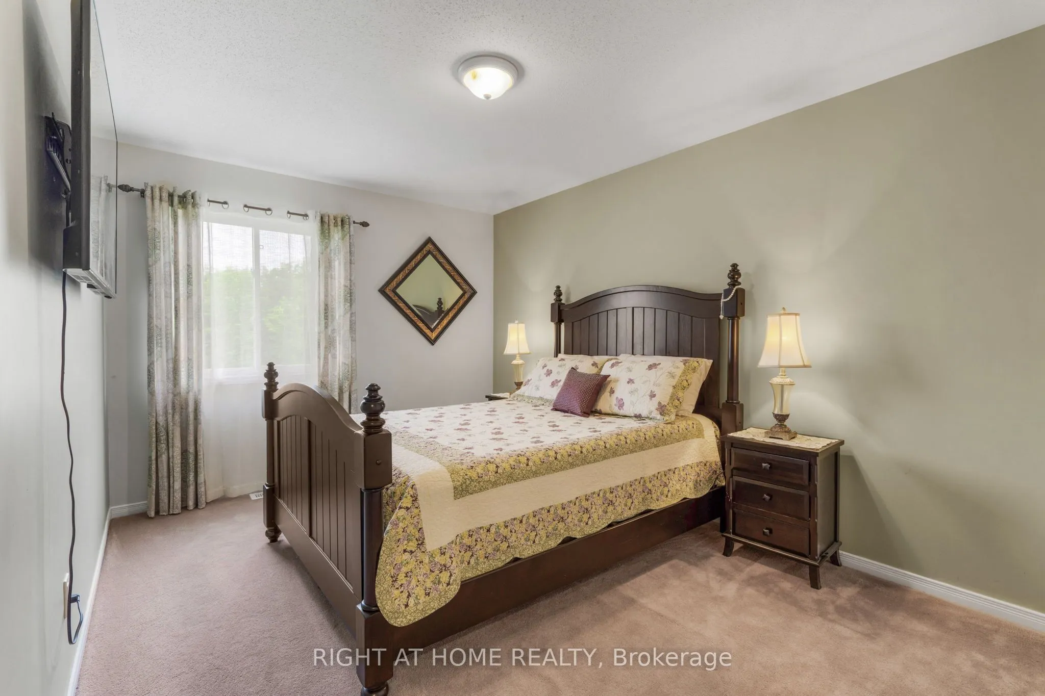 2383 Glandriel Crescent