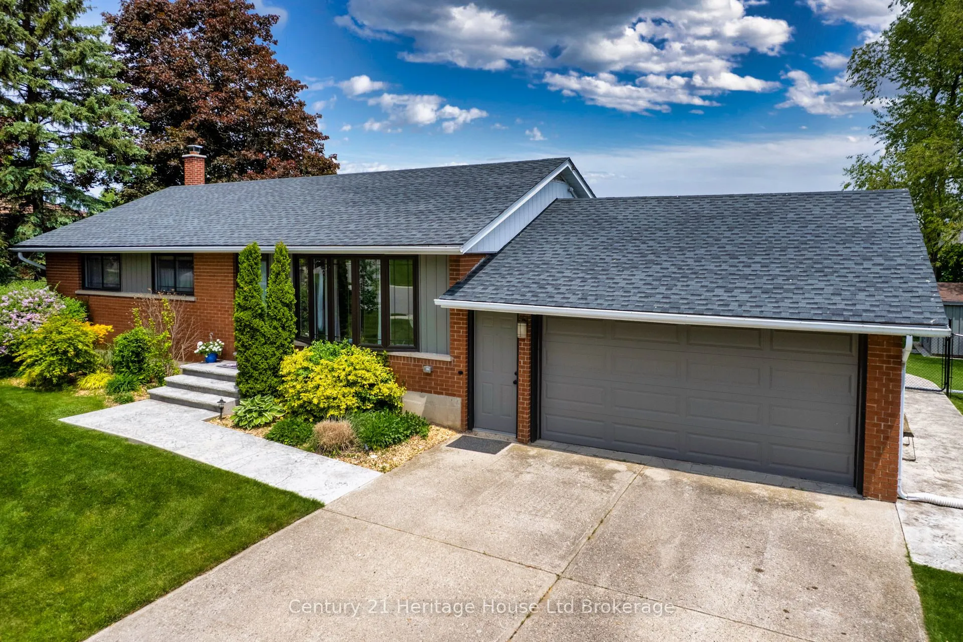 35 Tanager Drive