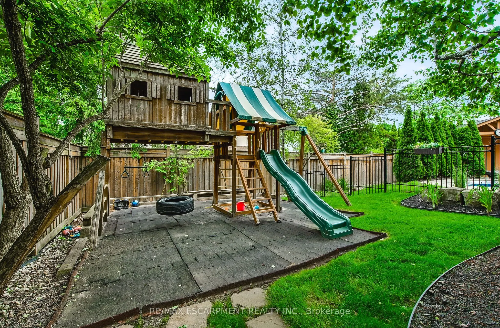 447 GOLF LINKS Road