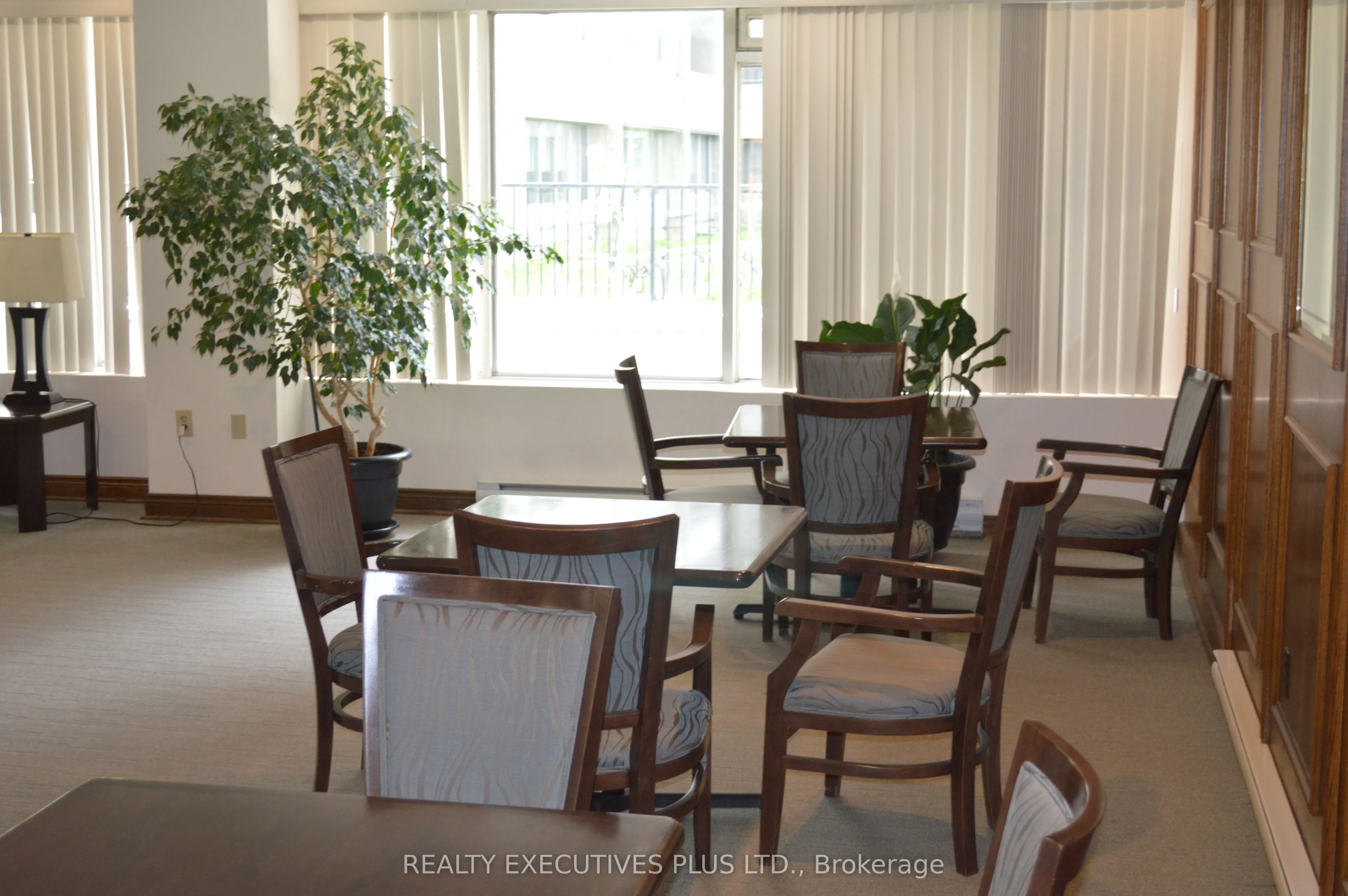 530 Laurier Avenue W, #403