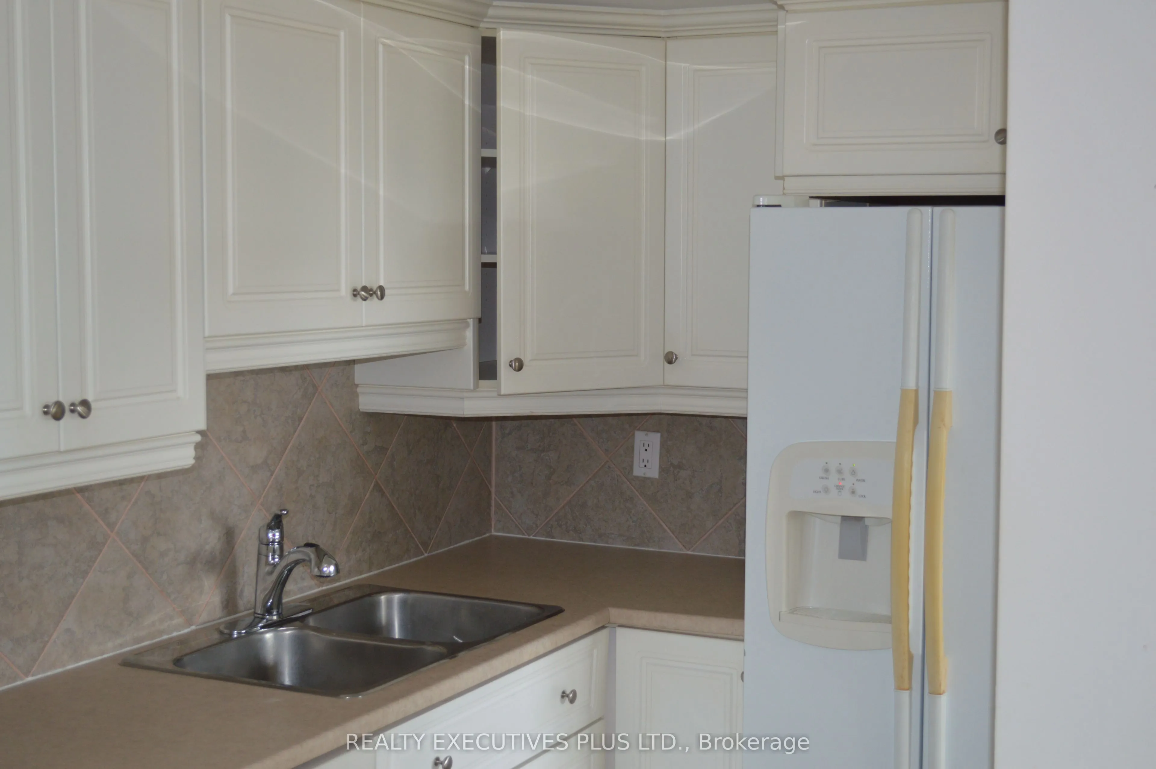 530 Laurier Avenue W, #403