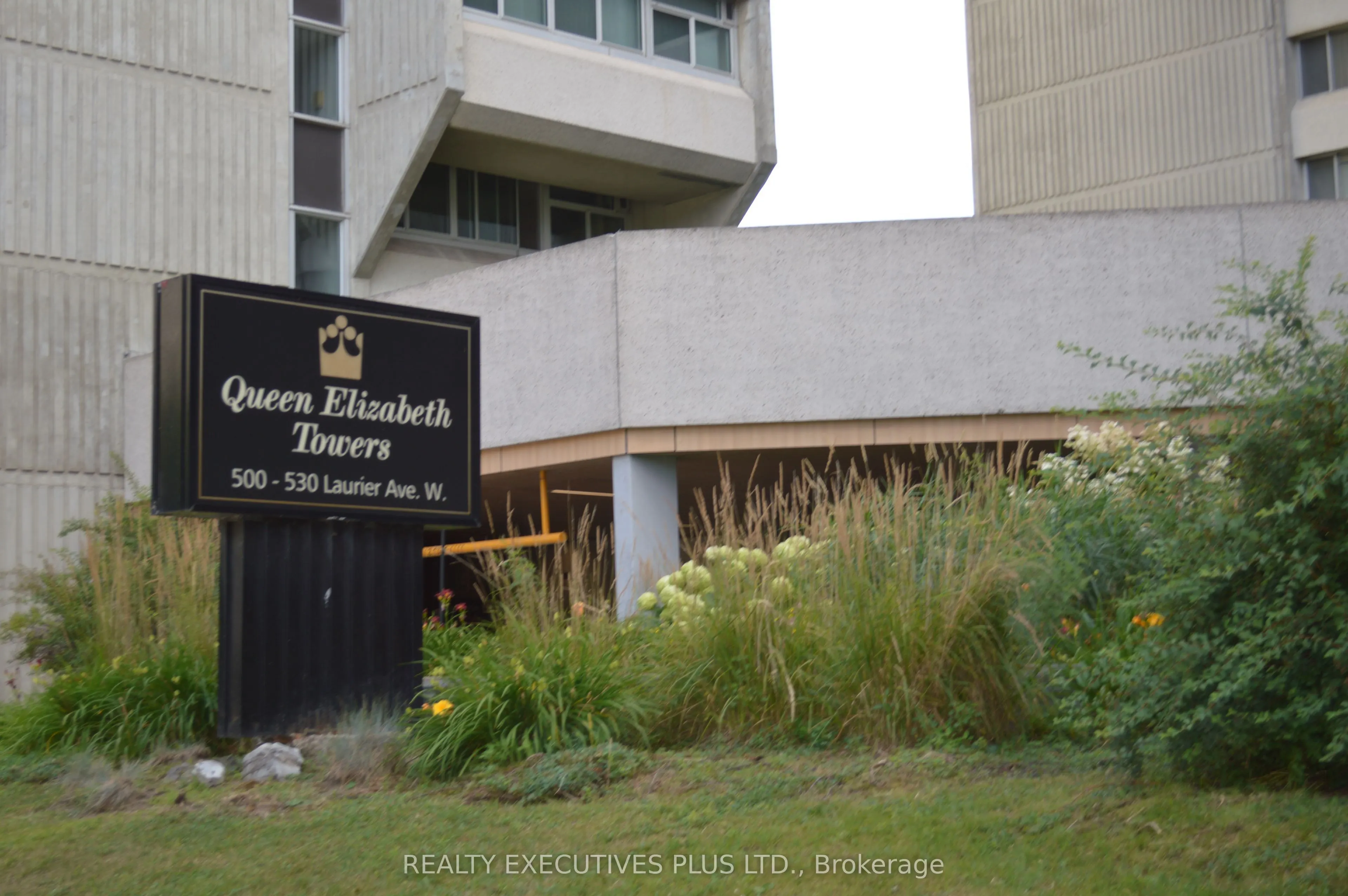 530 Laurier Avenue W, #403