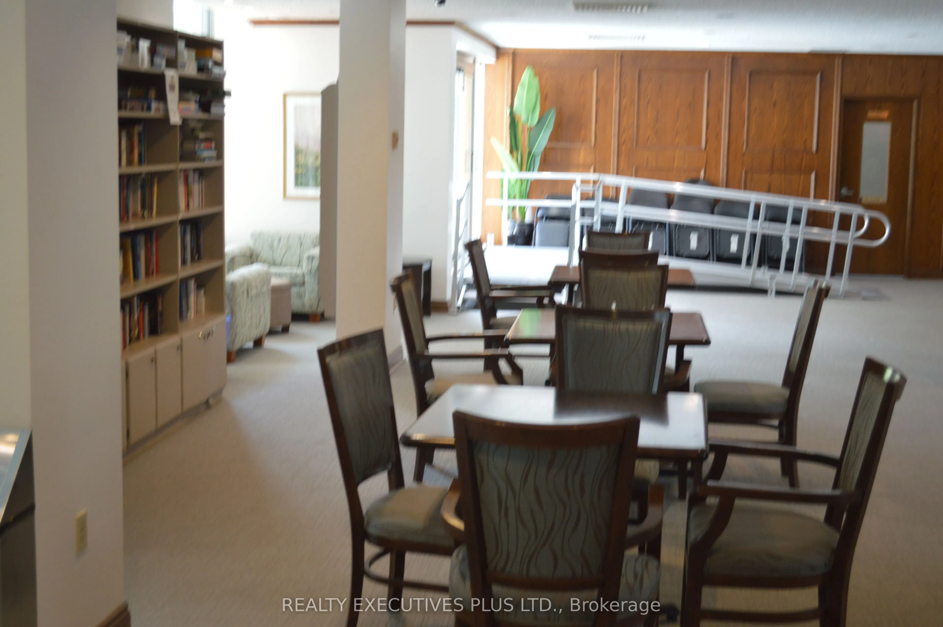 530 Laurier Avenue W, #403
