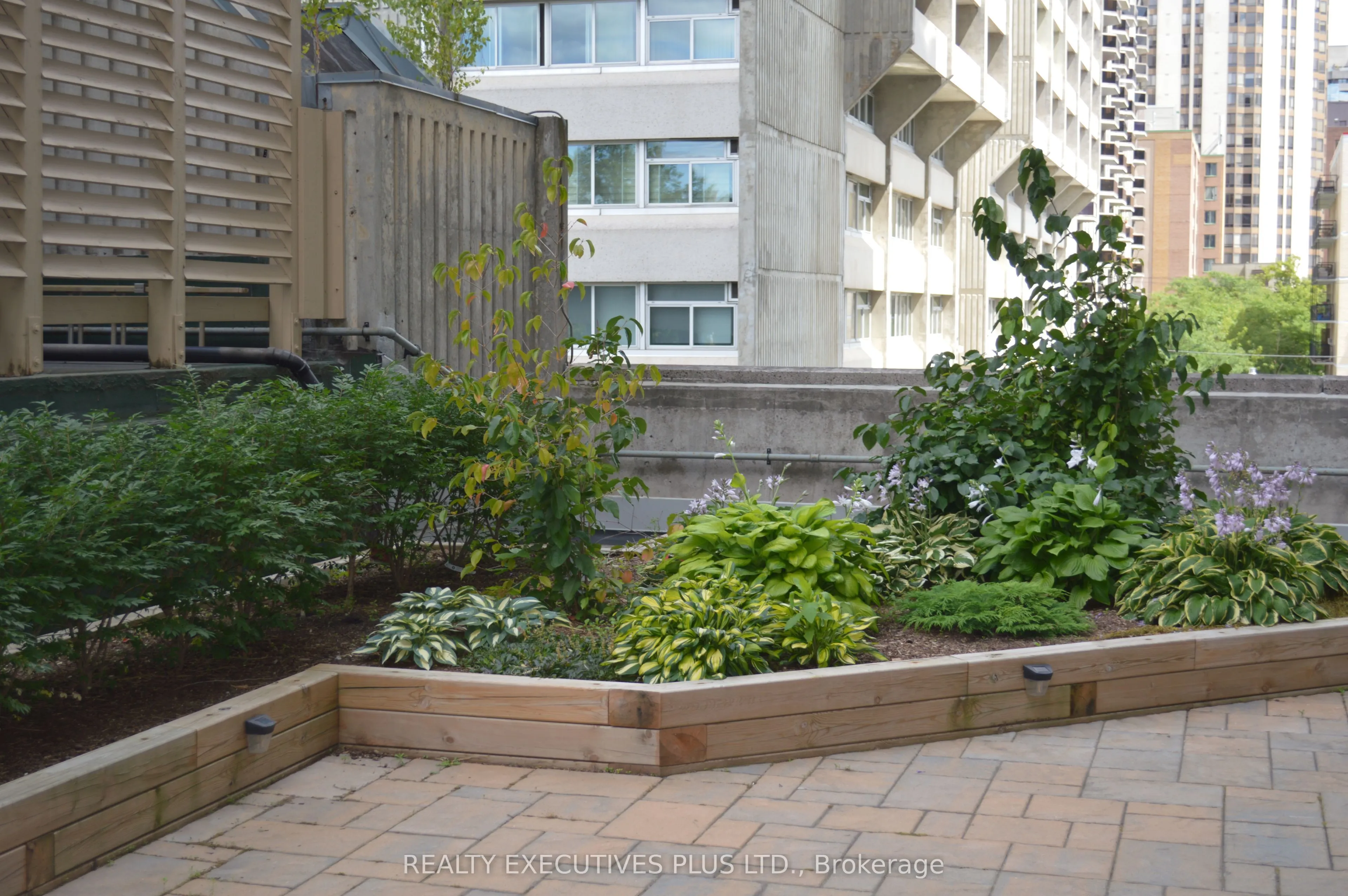 530 Laurier Avenue W, #403