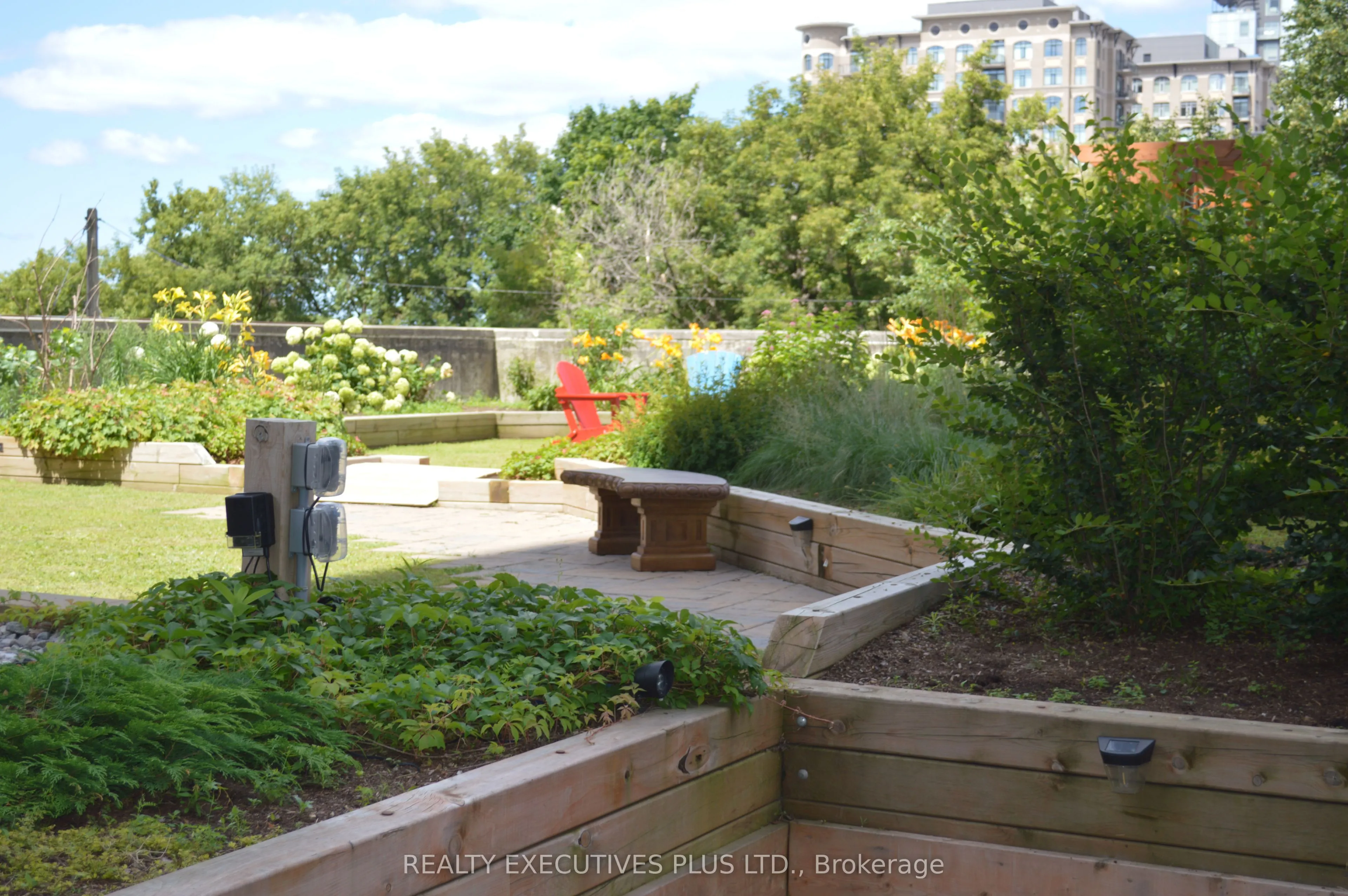 530 Laurier Avenue W, #403