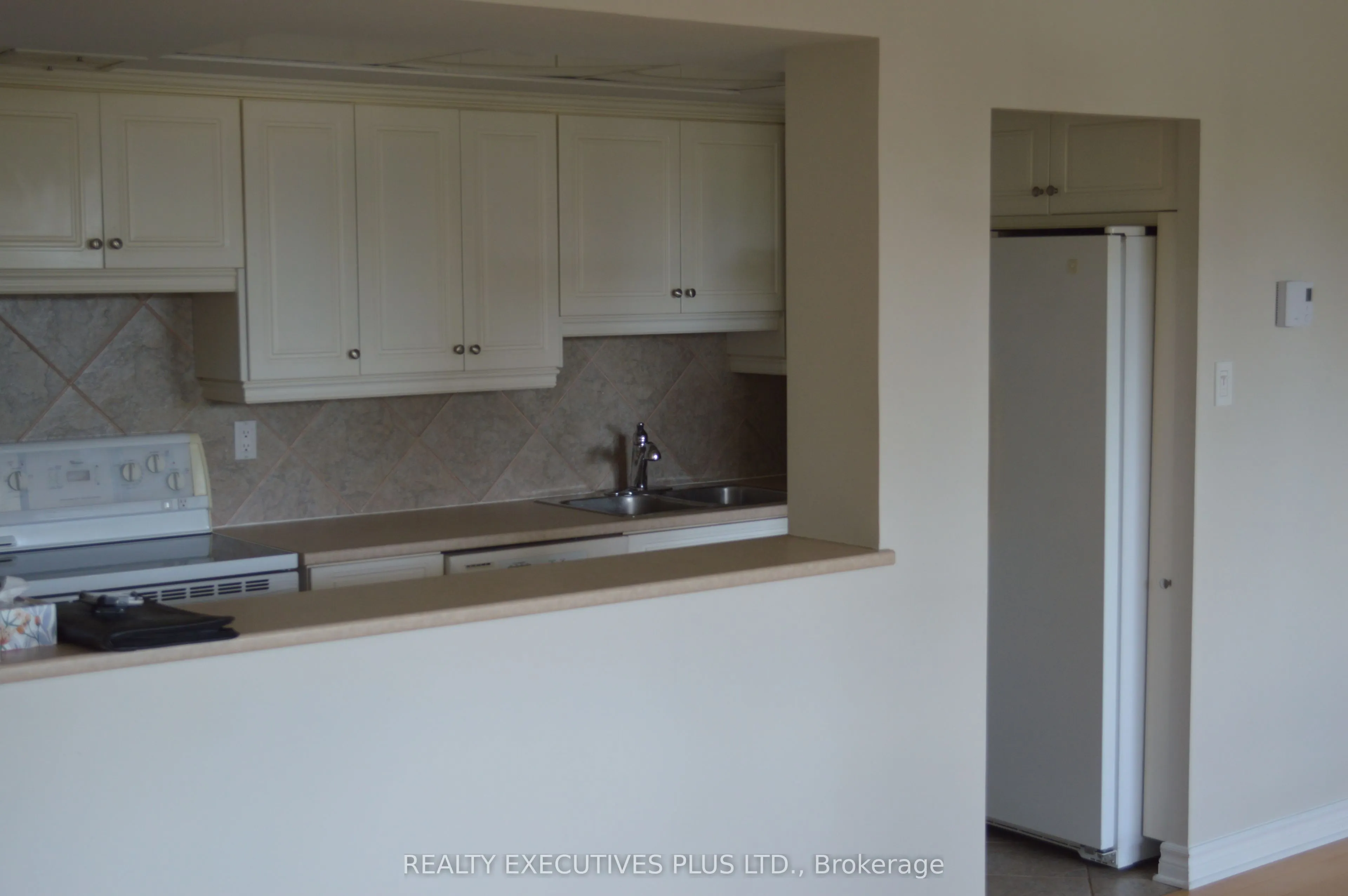 530 Laurier Avenue W, #403