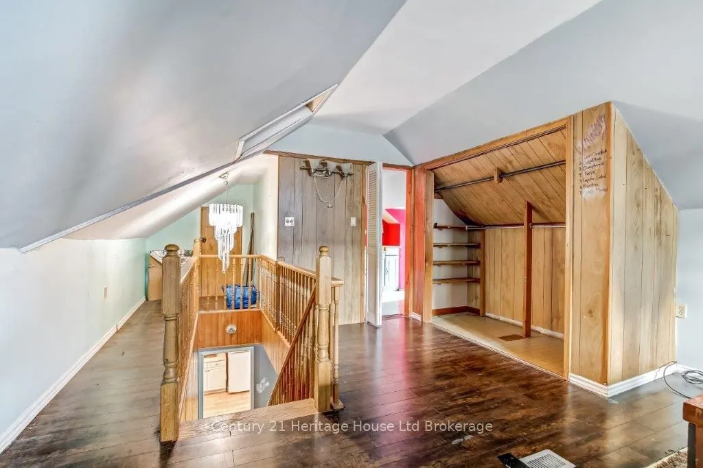 186 Charles Street E