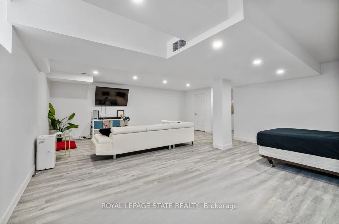 18 South Coast Circle