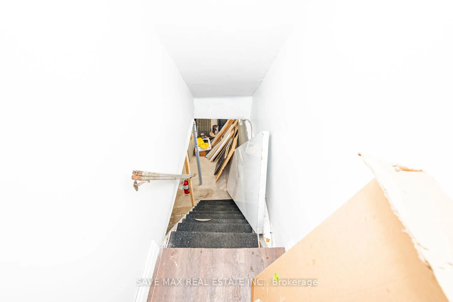 1010 King Street E