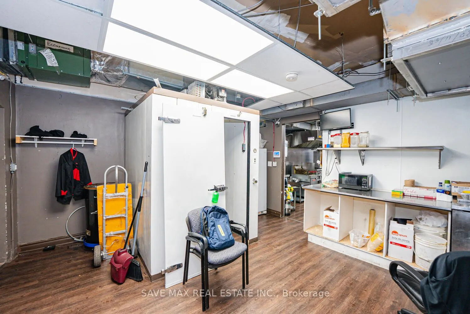 1010 King Street E