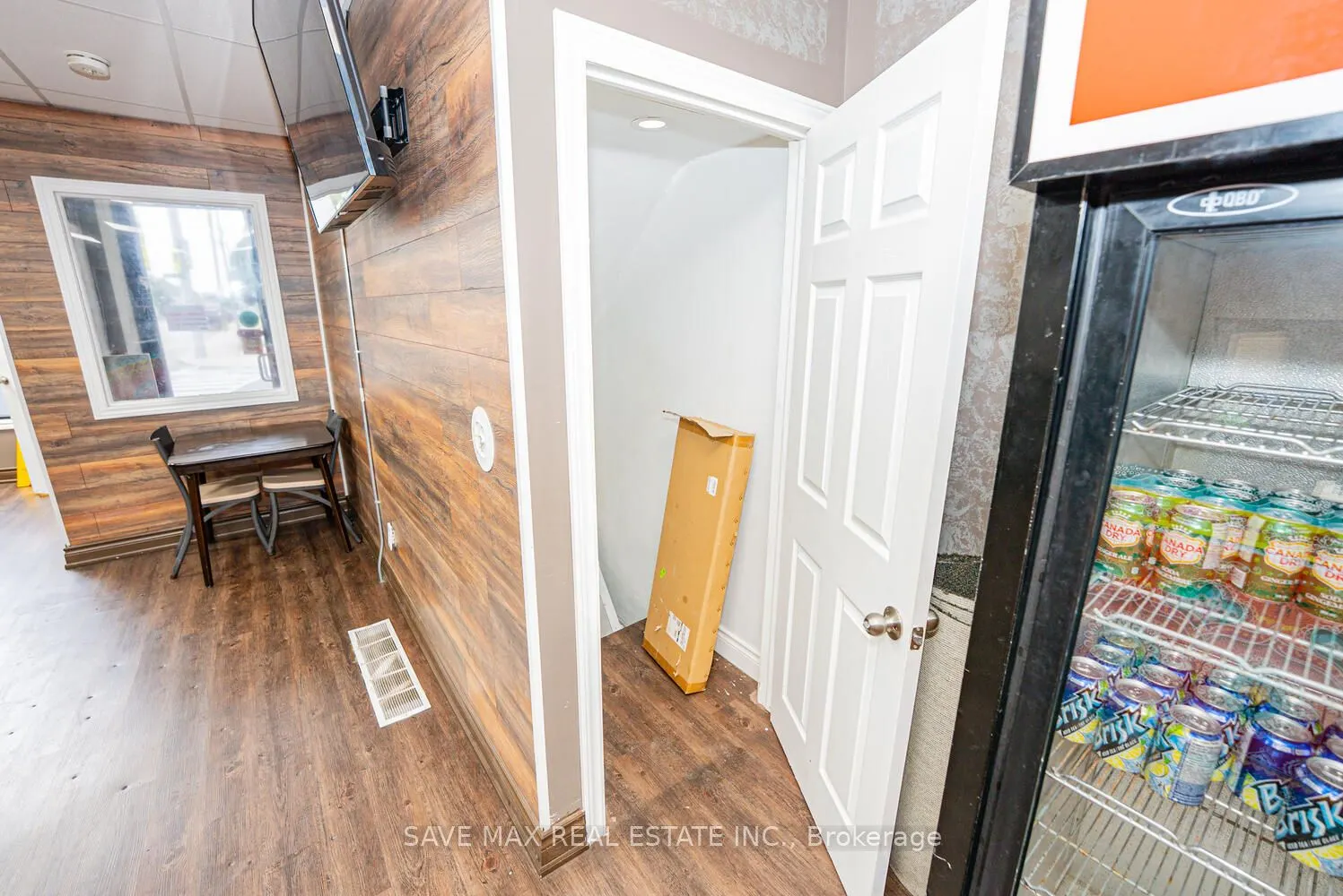 1010 King Street E