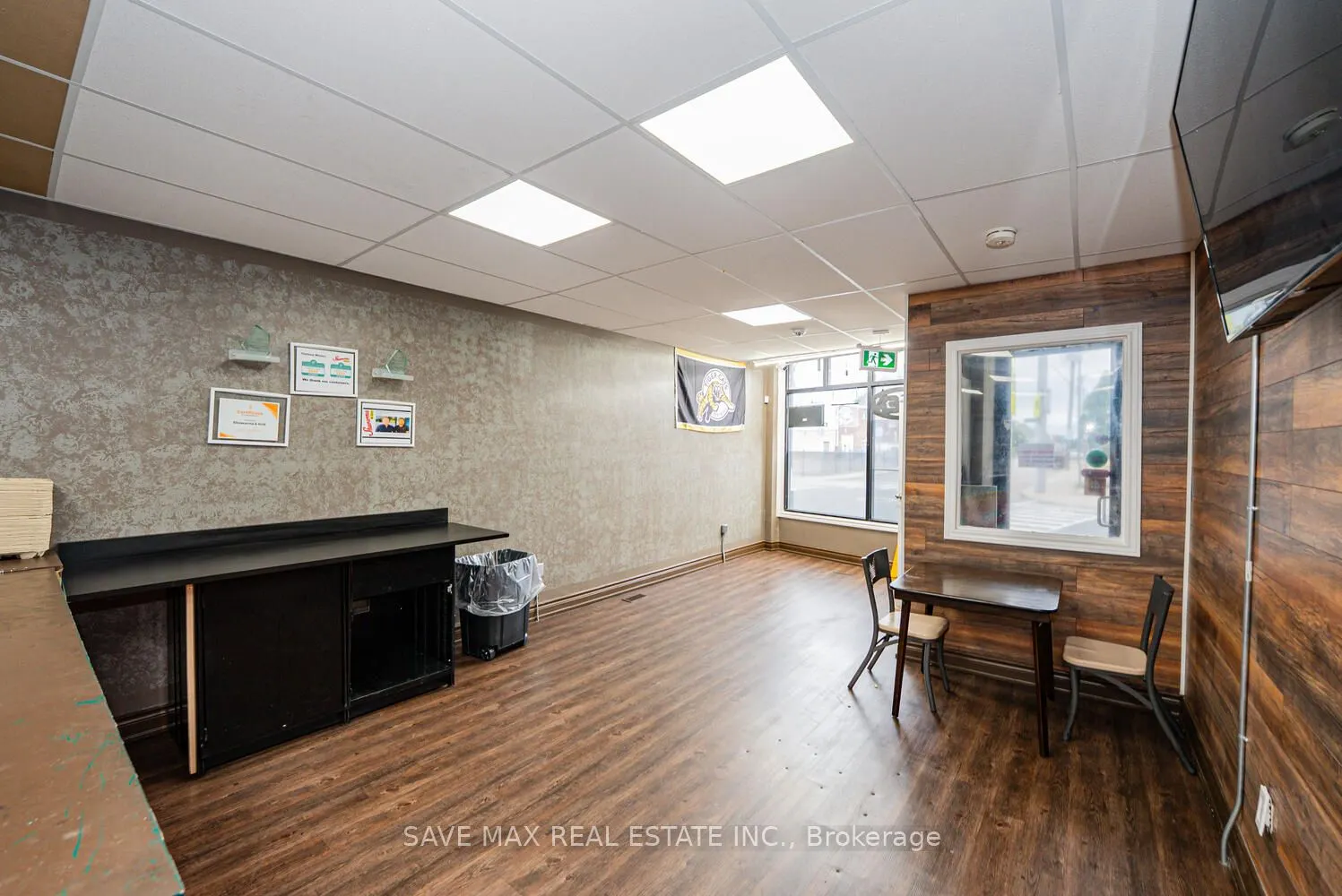 1010 King Street E