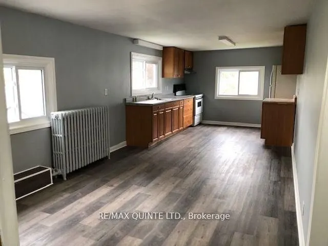 263 Dundas Street W