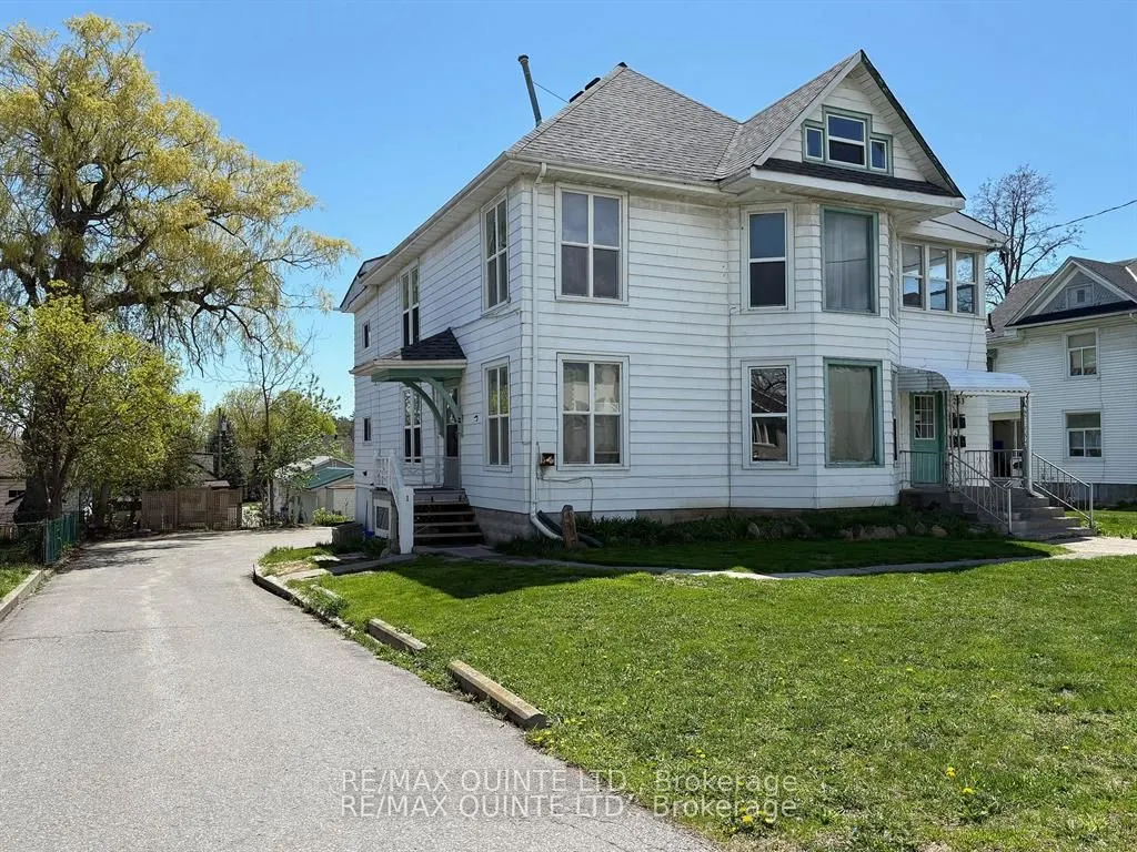 263 Dundas Street W