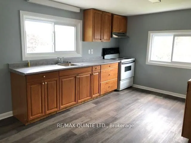 263 Dundas Street W
