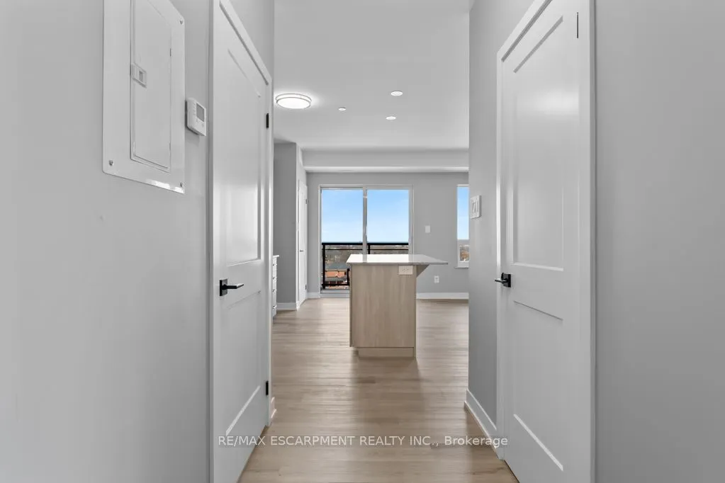 5002 King Street, #202