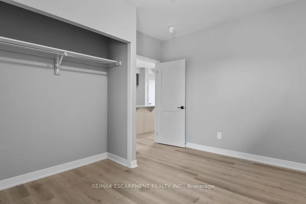 5002 King Street, #202