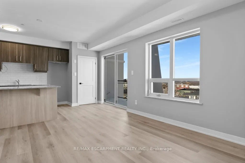 5002 King Street, #202