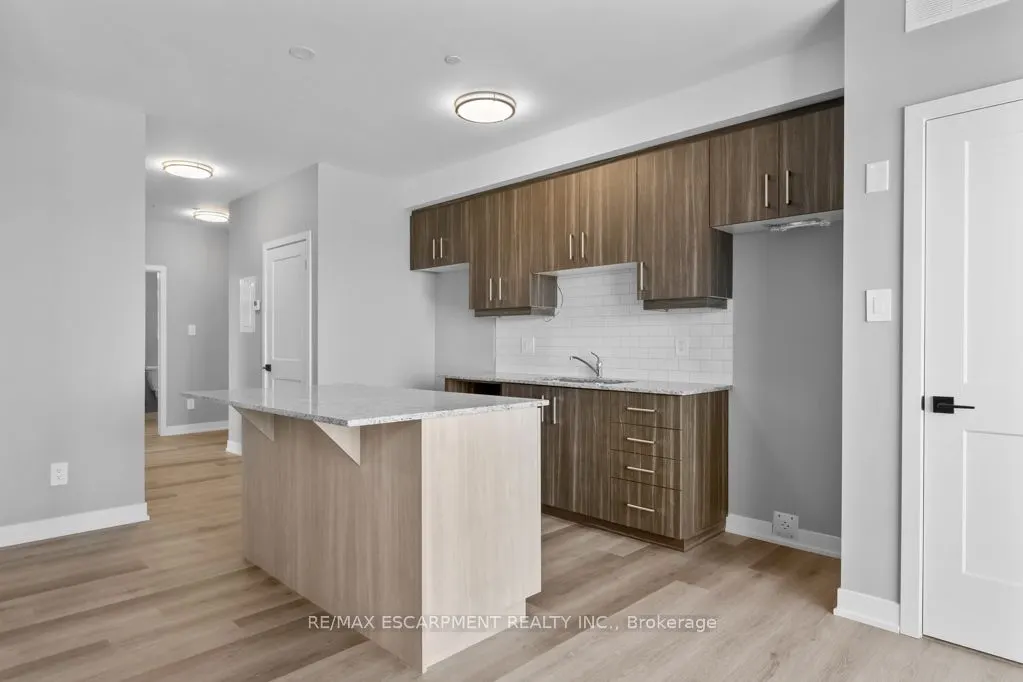 5002 King Street, #202