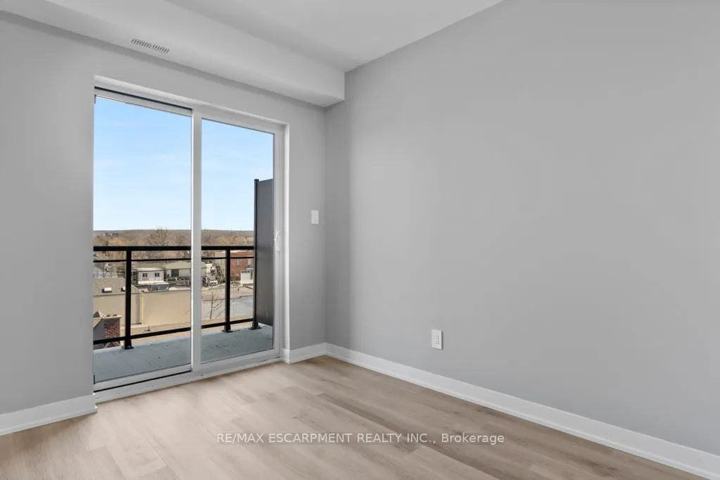 5002 King Street, #202