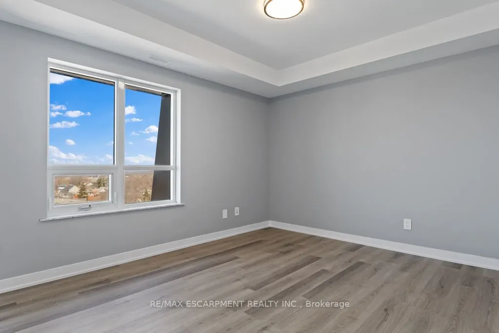 5002 King Street, #202