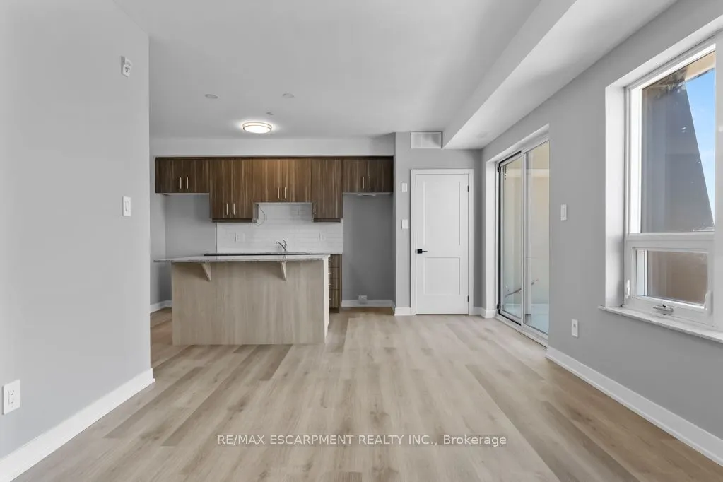 5002 King Street, #202