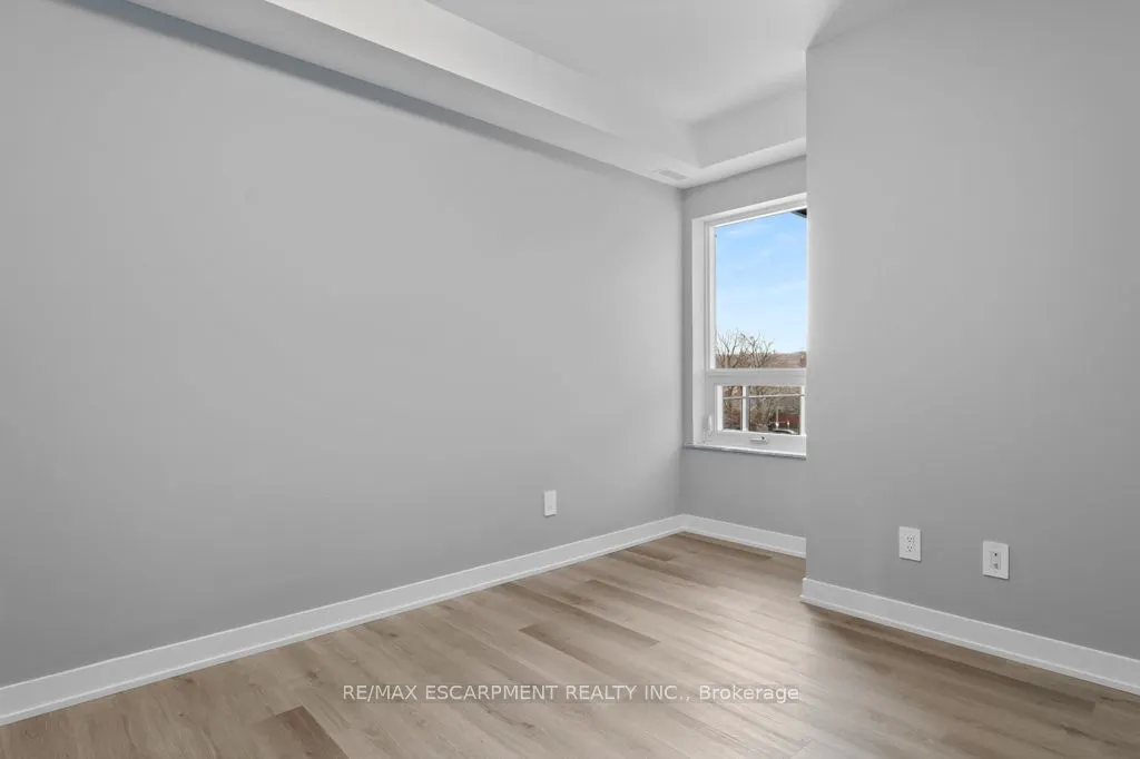 5002 King Street, #202